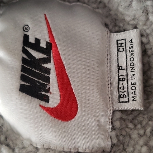 Vintage Sherpa Lined Nike Jacket - Picture 14 of 15